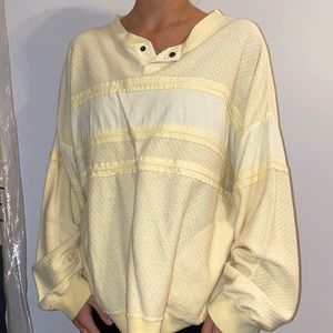 IISPORTS X-LARGE YELLOW SWEATER